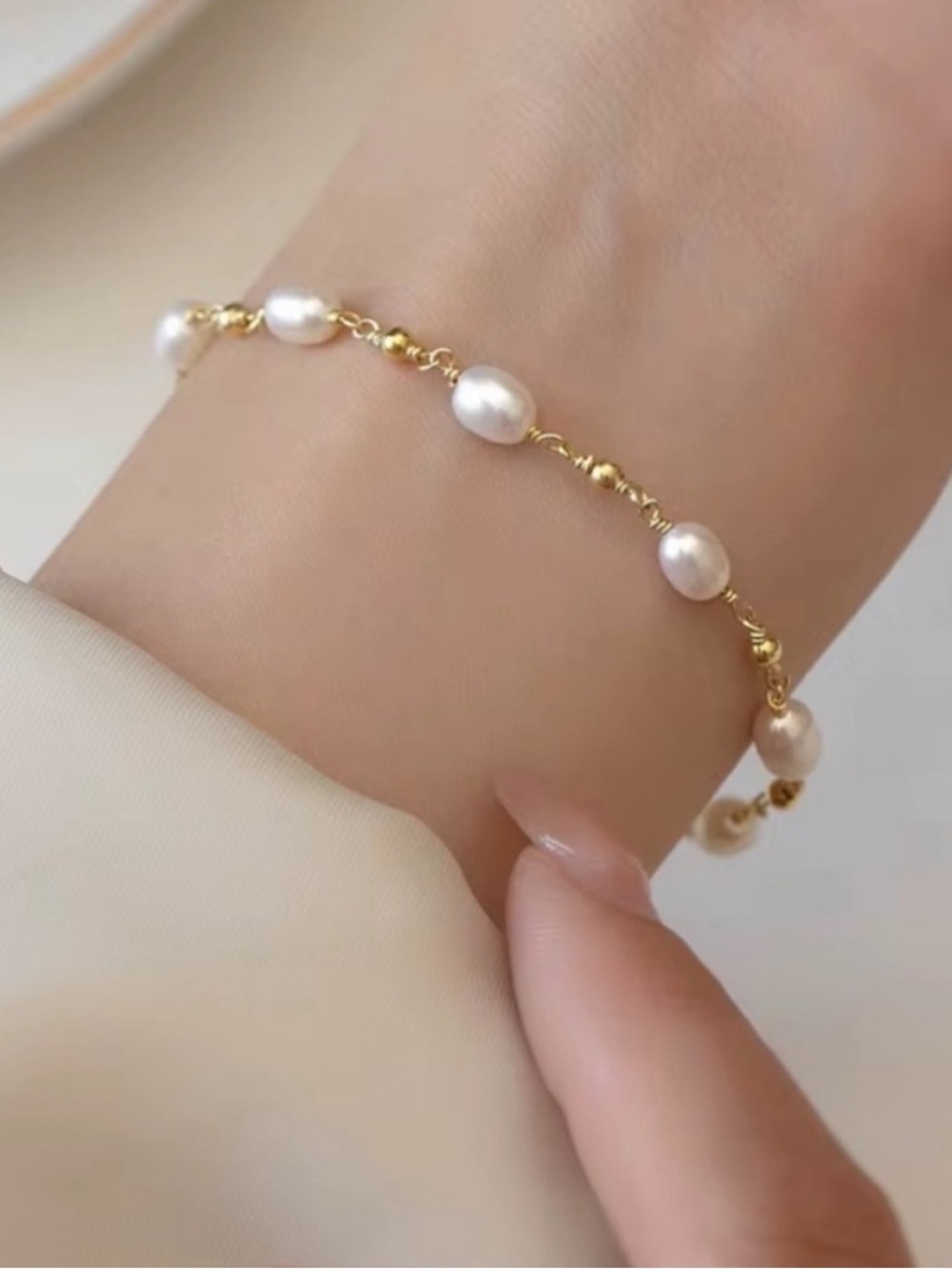 Gold Chain Bracelet with White Pearls